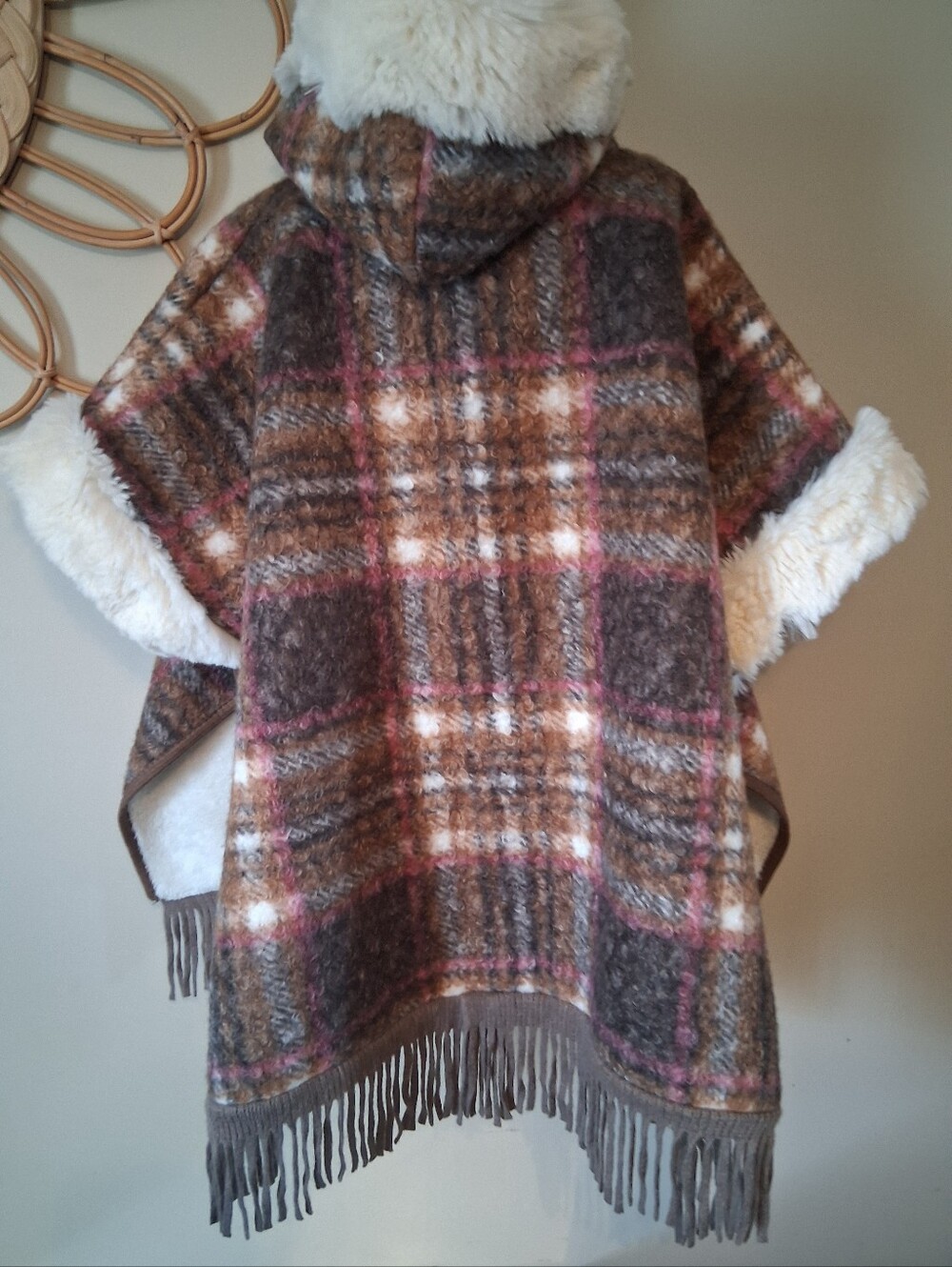 Klesis Plaid Fringe Faux Fur Hooded Poncho Multicolor Size O/S - Picture 6 of 13